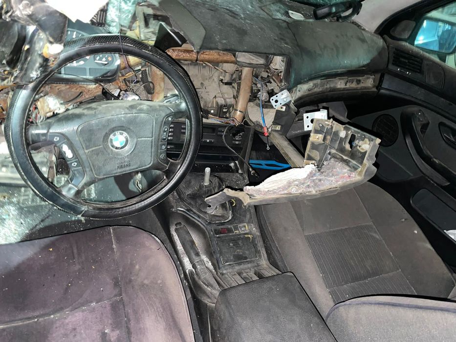 Продам на запчасти бмв е39