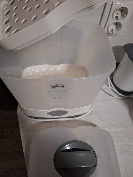 Стерилизатор за бебешки принадлежности