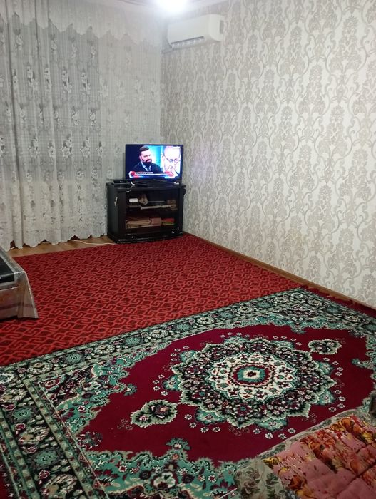 Продается 4 комнатная Чиланзар 19кв 4/1/4