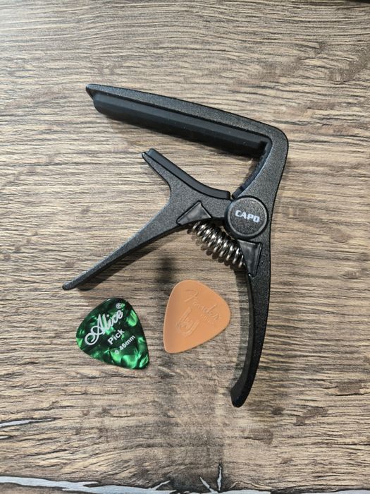 Гитара акустическая