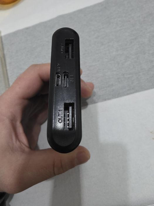 Продавам външна батерия CANYON PB-106  10000 MAH WH