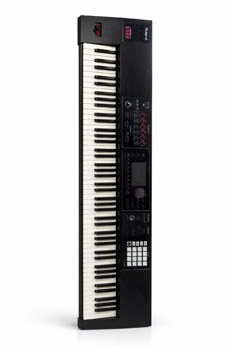Продается синтезатор Roland FA-08