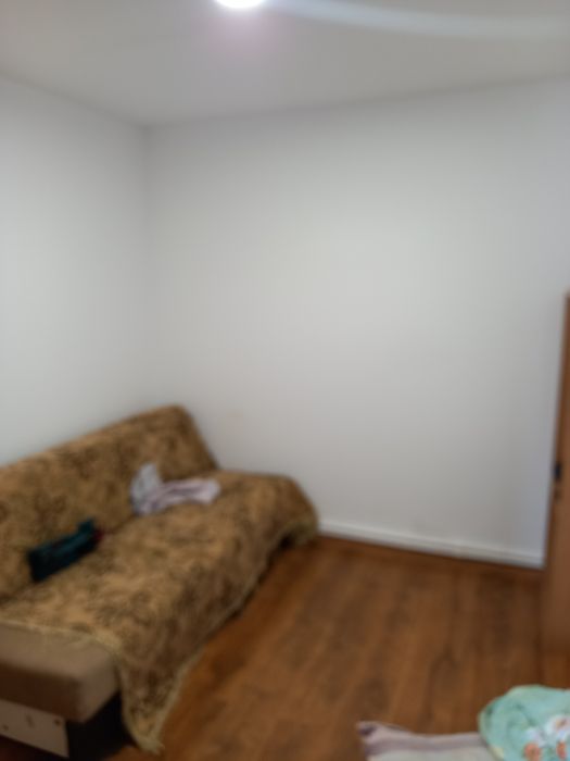 De închiriat casă la curte