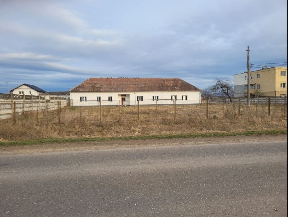 PF inchiriez 3 parcele de teren cu cladiri, iesire directa la asfalt