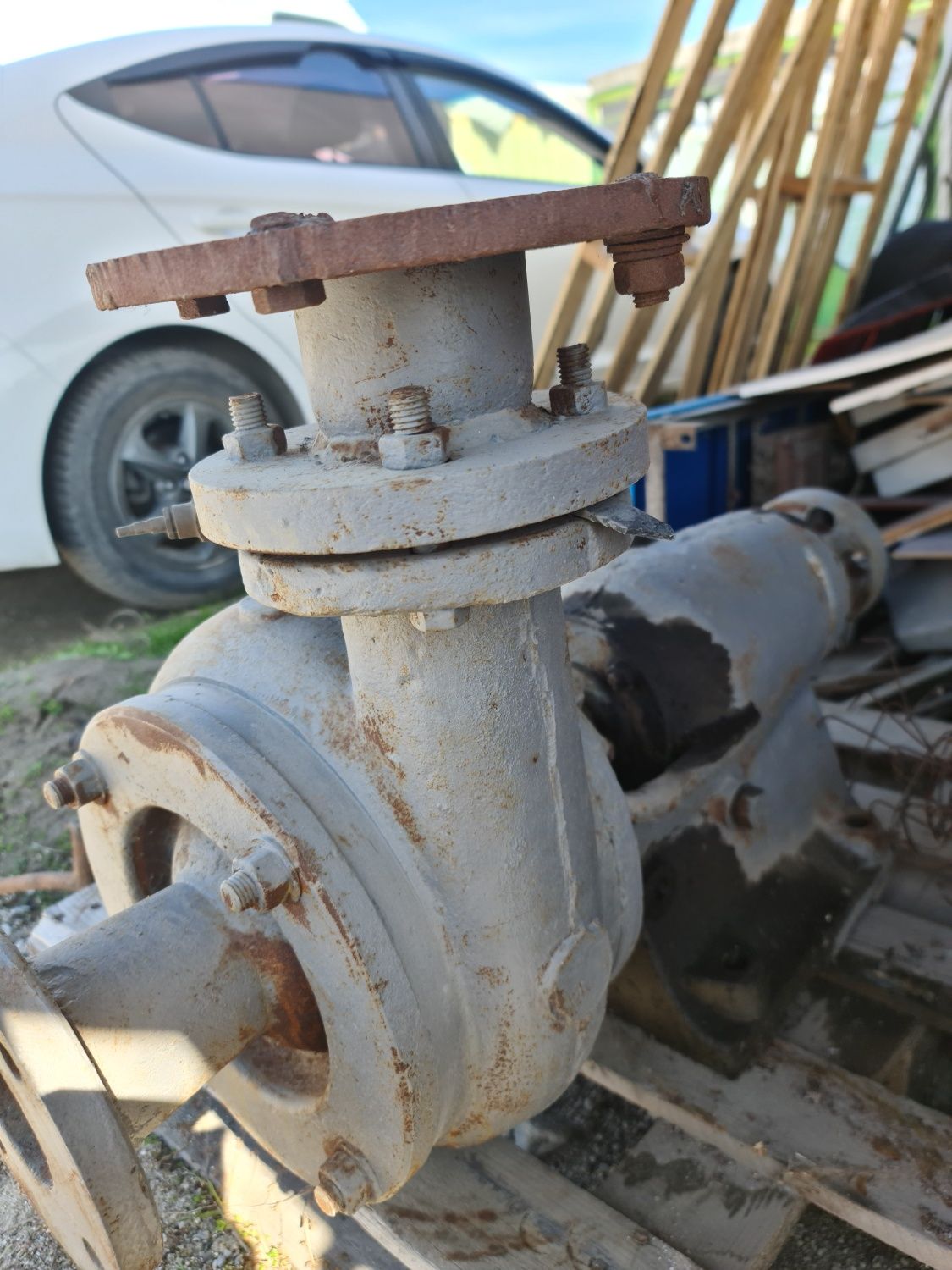 Продавам водна помпа 200.м3. с. Марково • OLX.bg
