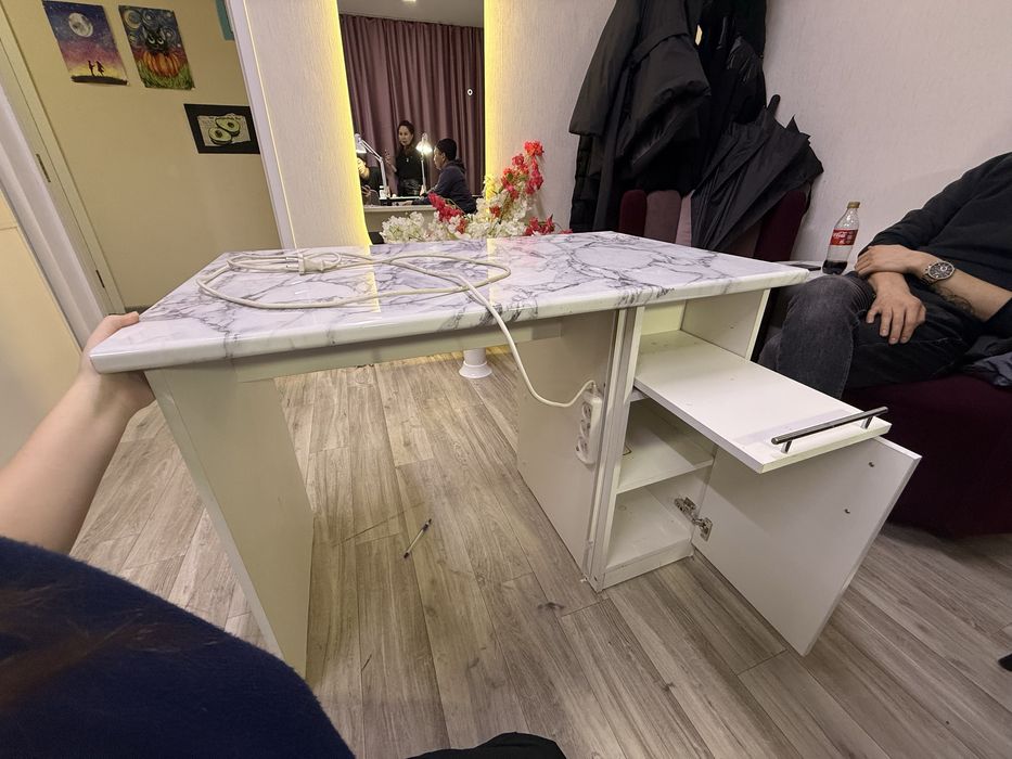 Продам маникюрные столы