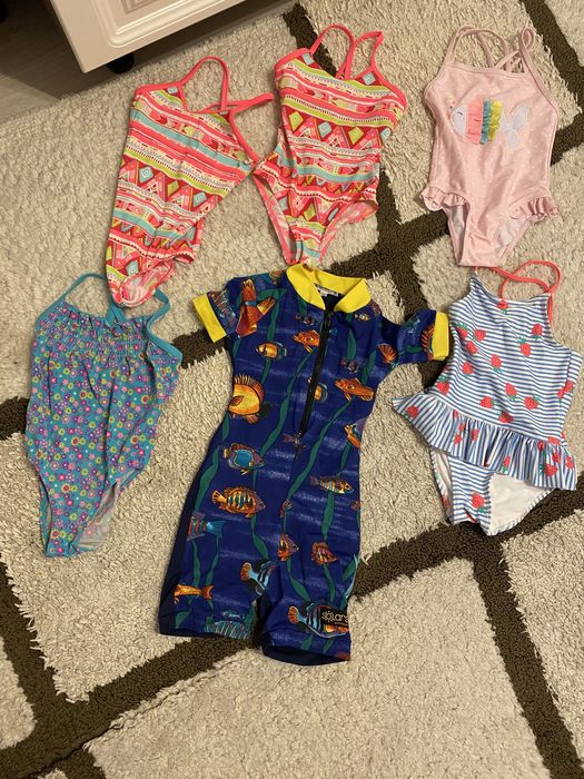 Vand lot costume de baie fetite 2 ani, marimea 92-98 stare f buna