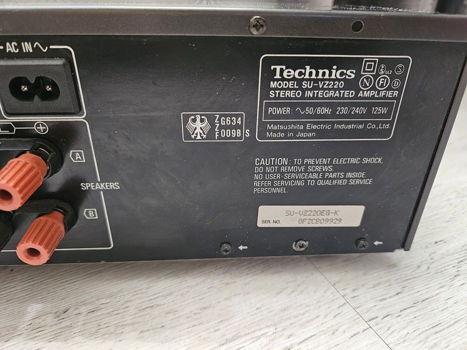 Amplificator technics  su vz220