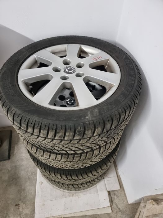 Set 4 Jante aluminiu BORBET cu  anvelope de iarna Dunlop 205/55 R 16