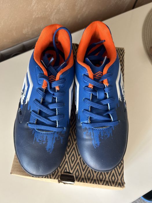 Детски стоножки за футбол umbro, номер 30