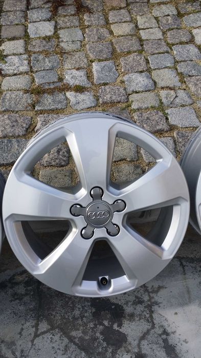 Оригинални лети джанти от Audi A3 5х112, 6J x 17H2 ET48.