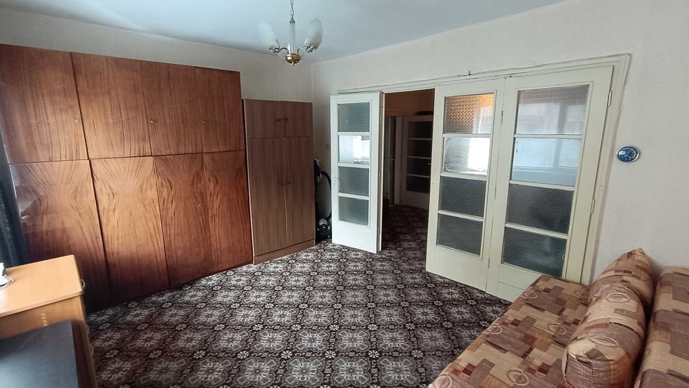 Продава се Тристаен апартамент в Бургас, Център - 90 кв.м за 1247 €/кв.м - Снимка #2