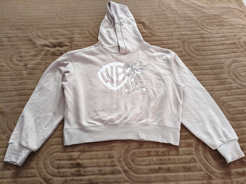 Дамска спортна блуза с дълъг ръкав.