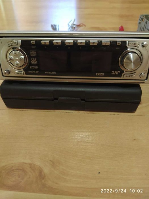 CD за кола JVC с падащ панел