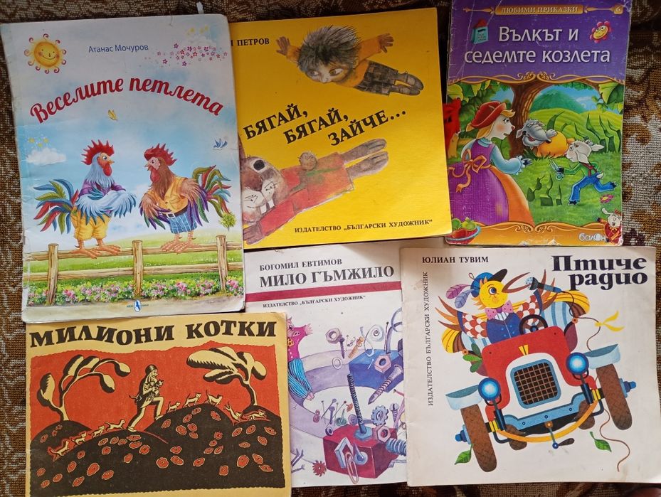 Подарявам дрехи за 8 г.момиче и книжки