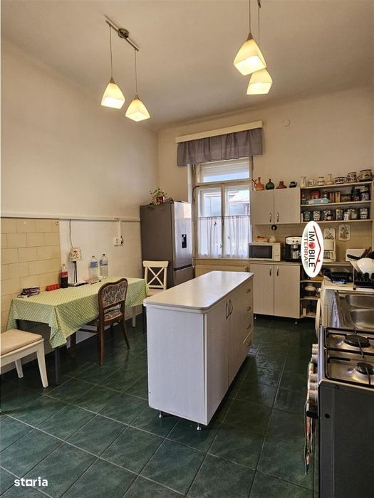 Casa cu 900 mp teren zona Calea Poplacii aproape de Parcul Sub Arini