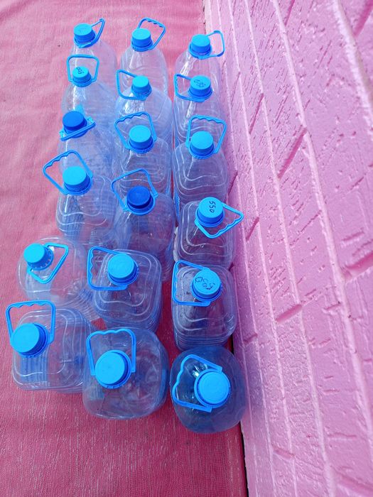 Продам / баклажка 5 литров / .