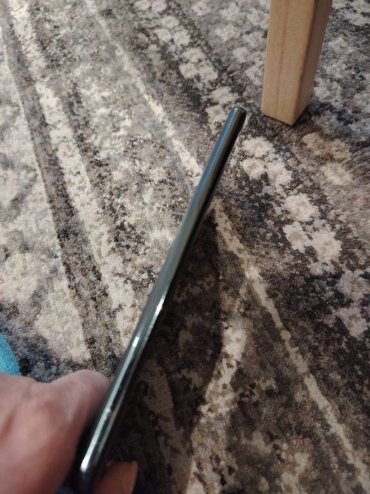 Vând telefon honor 90  în stare buna