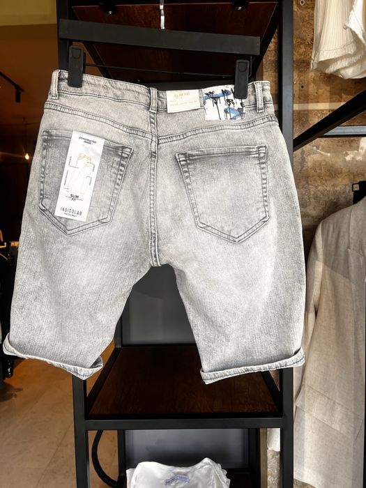 Къси дънкиви и споертни мъжки панталони