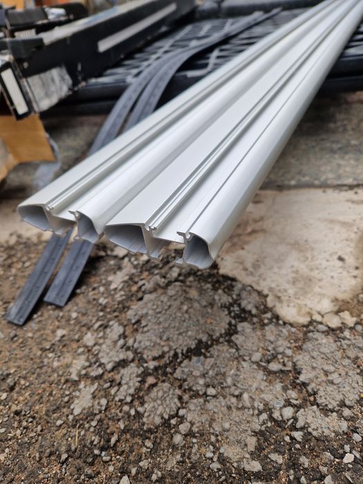 Продам рейлинги  опрры автобагажник  THULE