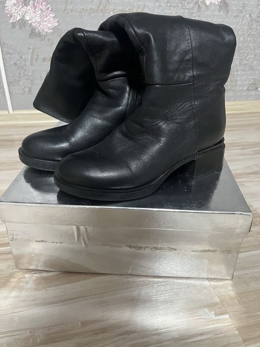 Продам кожанные сапоги