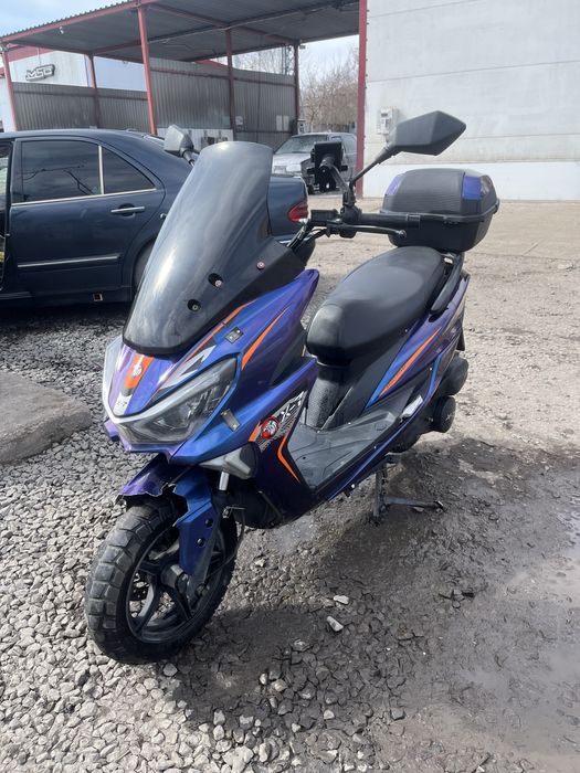 Скутер Maxi 150куб