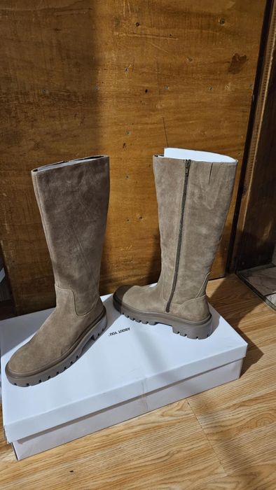 Ботуши от телешки бокс