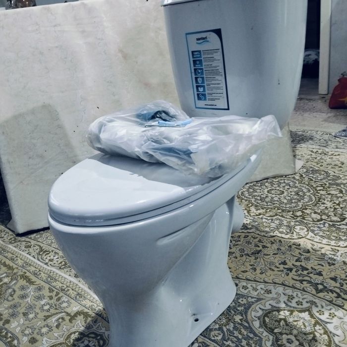 Унитаз новый.  Срочна сатылады.  Келісімі бар.