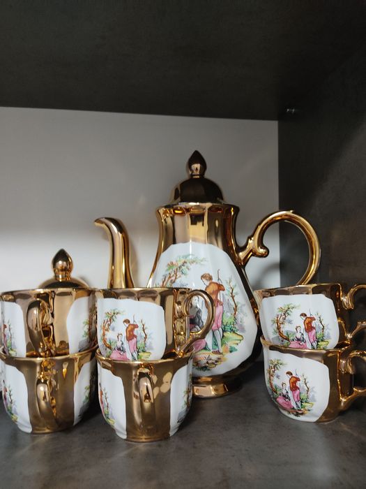 Сервиз чайный ,фарфор . Цена 33000тенге