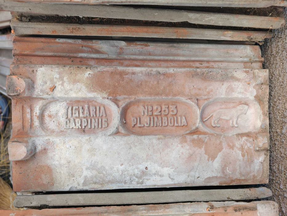 Vând țiglă 253 folosită