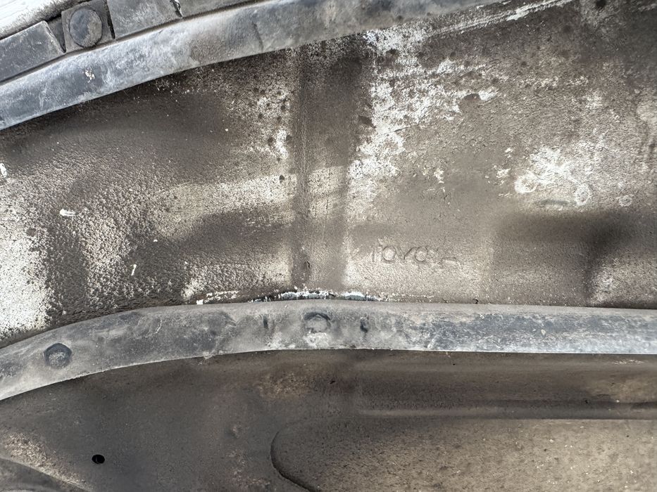 Капот Тойота карина е оригинал