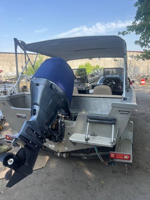 Прогулочный катер