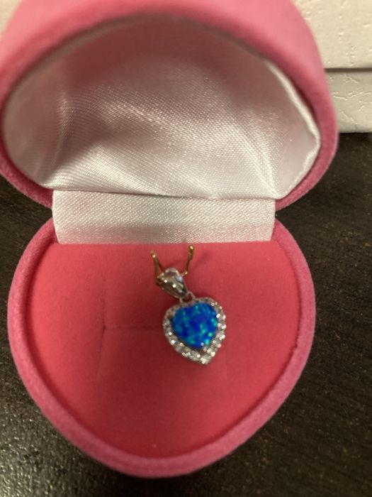 Сребърна висулка с опал и циркони