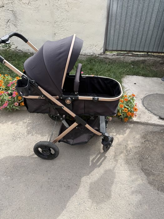 Коляска продам срочно