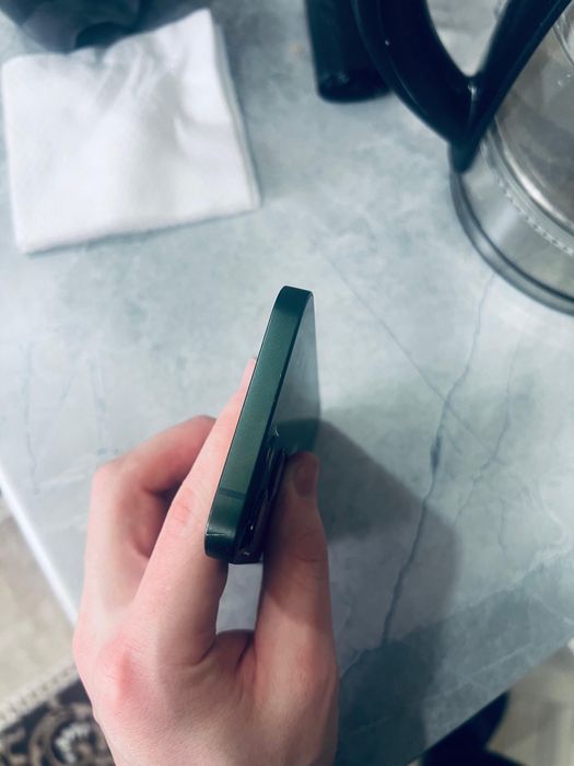 Продам айфон 13