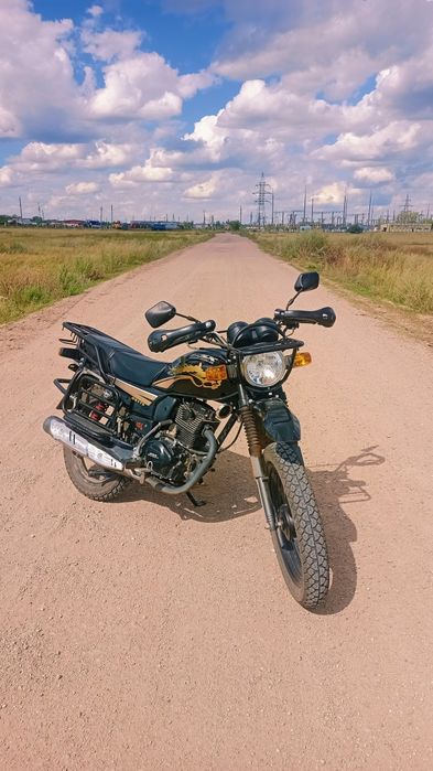 Мотоцикл GSX200.