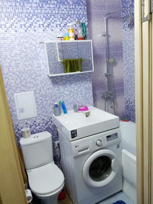 Продам 2хком квартиру район Айсберга.