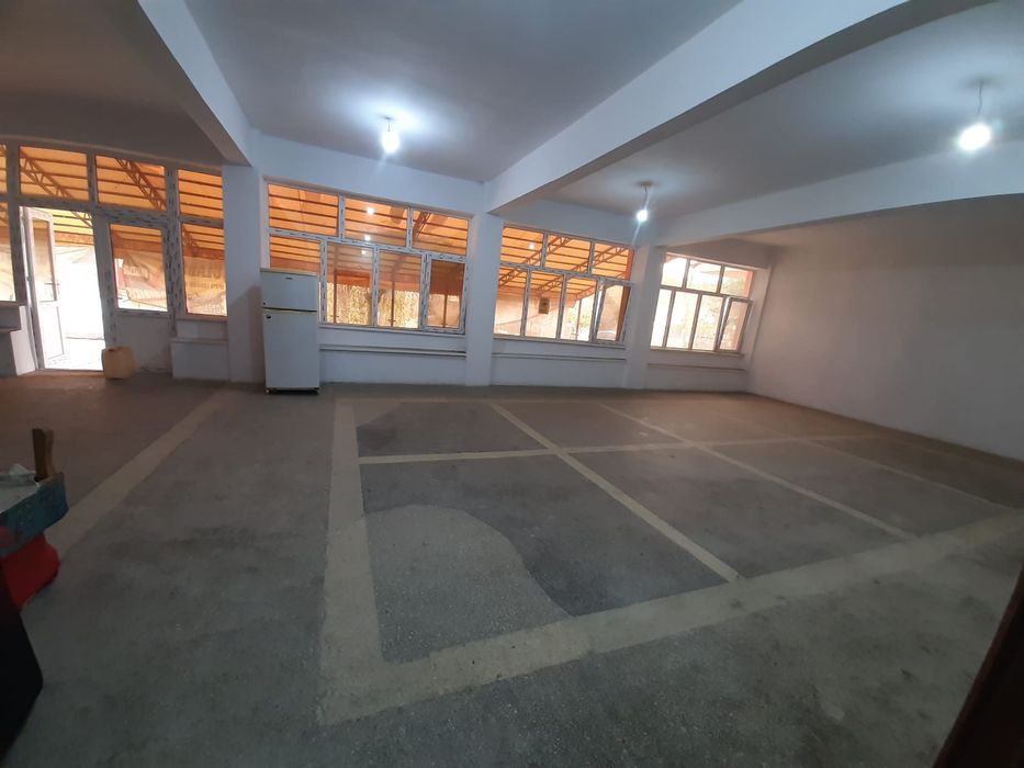 Cladire cu etaj 1840 mp in Ivanesti judetul Vaslui /se vinde la aproximativ  200€ mp construit la gata , fata de 1300€ mp cat ar costa in prezent !