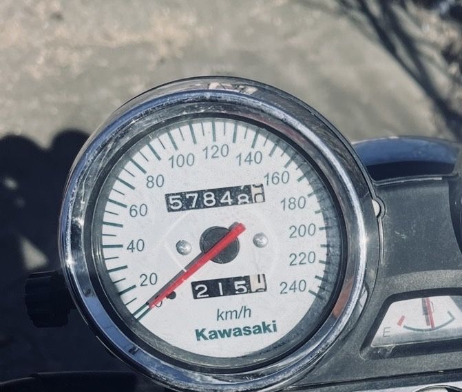 Kawasaki ZR-7 750 – 4 cilindri, sunet sport, evacuare Mivv