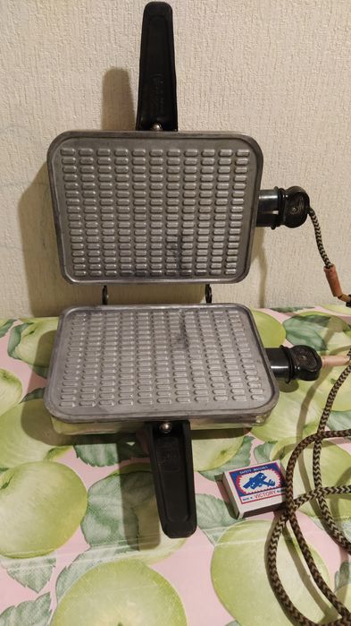 Продам эл. вафельница и до.