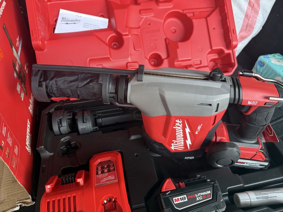 Проффесиональный перфоратор Milwaukee