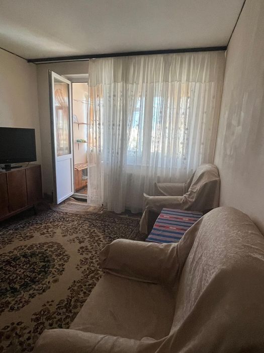 Inchiriez apartament 2 camere onesti 1.100 lei