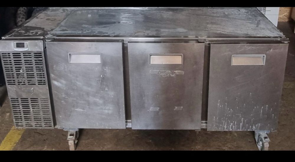 Vand Echipamente si Mobilier pentru Horeca !