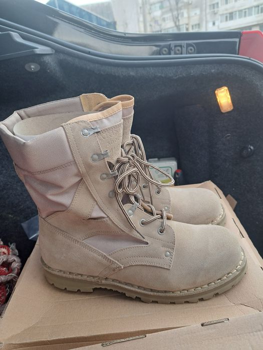 Bocanci piele întoarsă