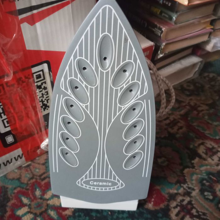 Утюг новый импортный со спреем