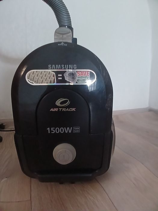 Пылесос Samsung. Слабовато сосет.