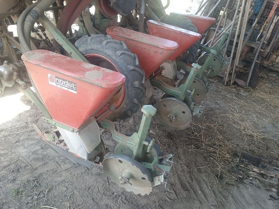 Semanatoare porumb 4 randuri Nodet