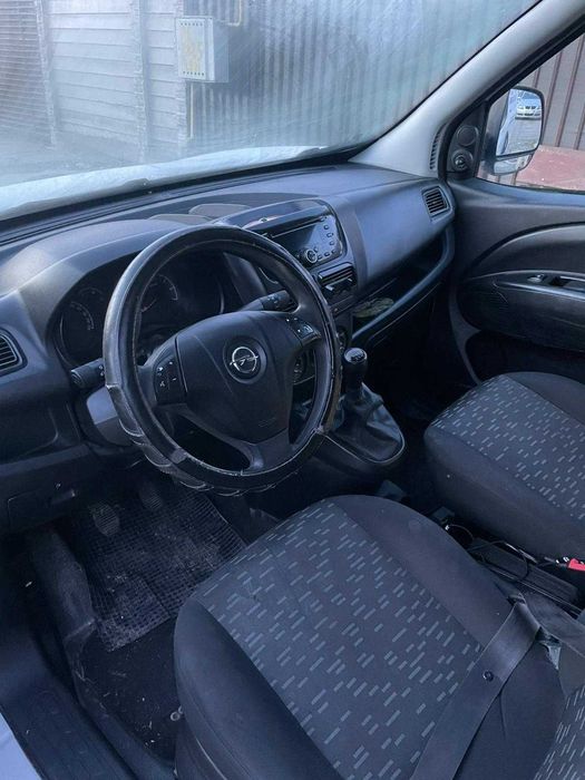 autoutilitara Opel Combo