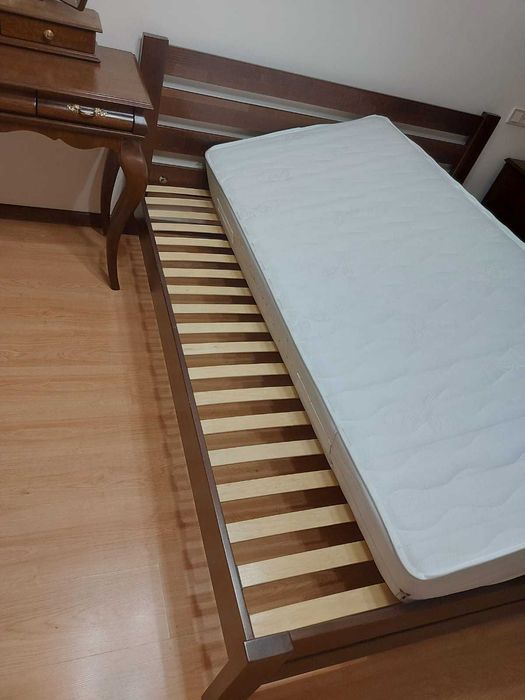 Кровать из натурального дерева. Беларусь