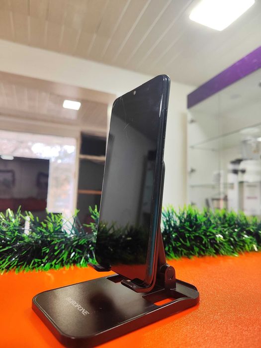 Продаю смартфон VIVO Y12 с памятью 2/32 GB